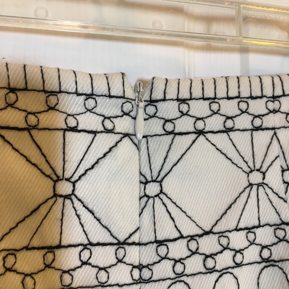 WD-NY White and Black Size 8 Skirt - Picture 4 of 7